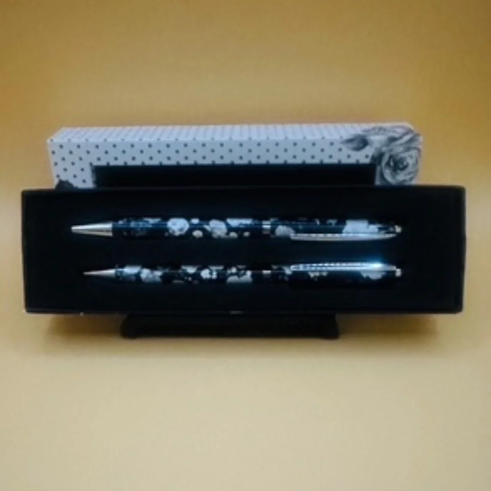 Kate Windgate Designs Black and White 2 pens-NWOT